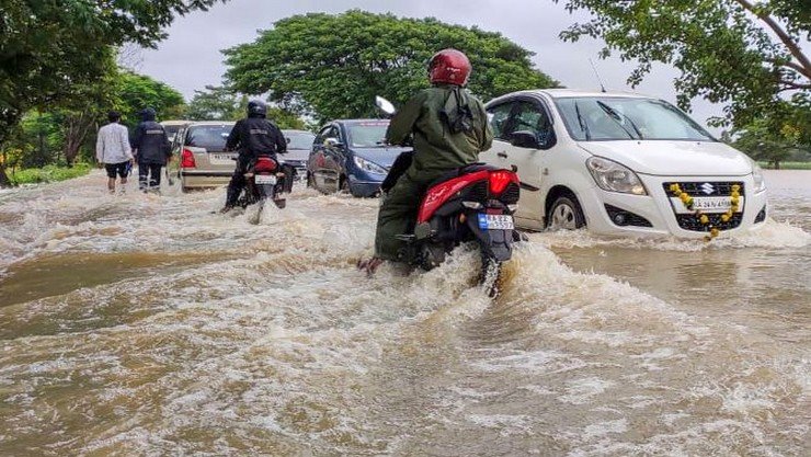 தமிழகத்தை புரட்டி போடும் மழை